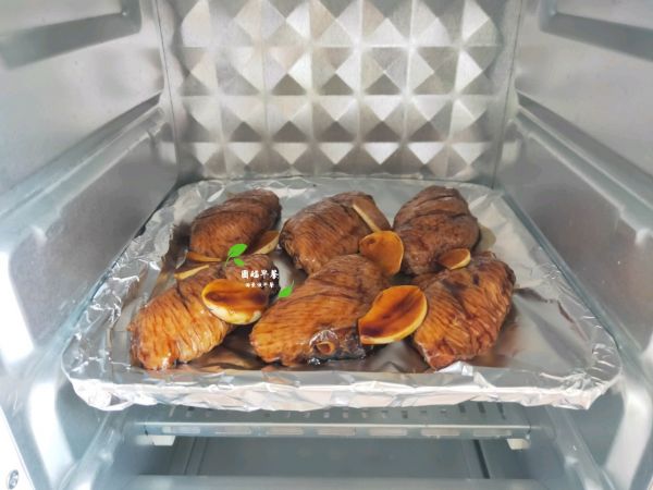 吮指蒜香烤鸡翅