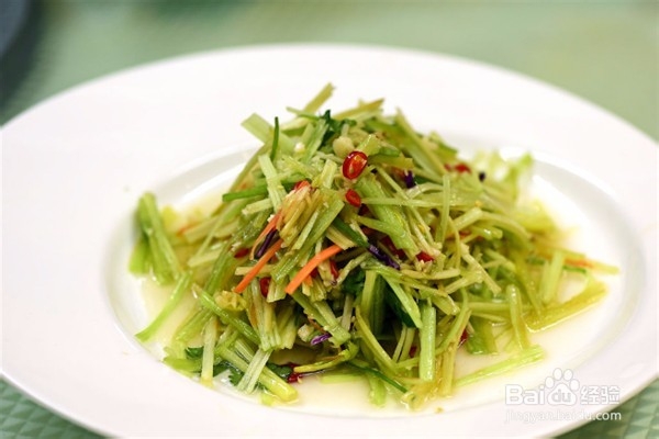 凉拌芹菜的做法