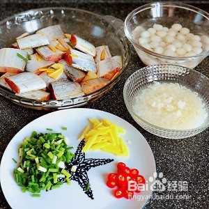 酒酿圆子烧带鱼的做法
