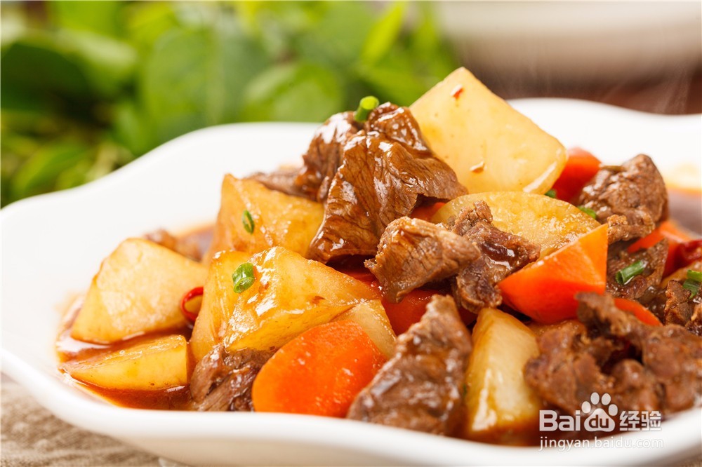 逛食记丨萝卜焖牛腩，冬天里最期待的菜肴！