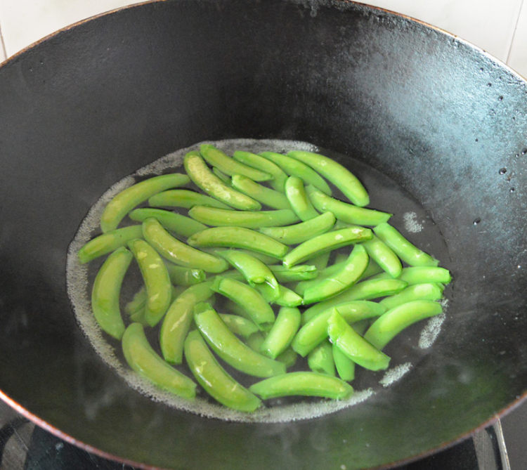 甜豆炒肉片的做法，下饭必备！