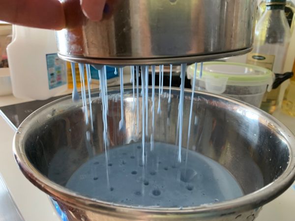 可可爱爱蓝蓝千层草莓蛋糕