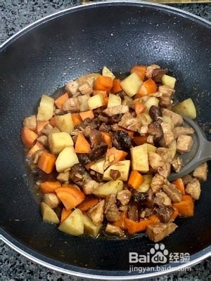 食补养生鸡肉香菇焖饭的做法