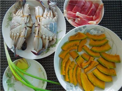 南瓜咸肉蒸白蟹
