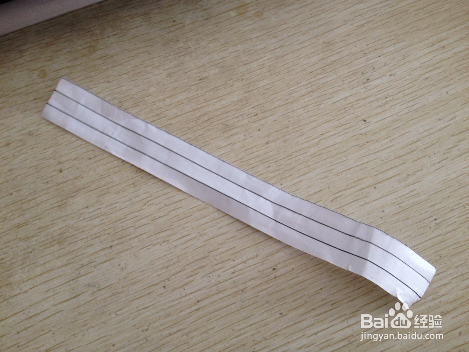 如何用一张纸条做可以支撑两支中性笔的简易支架