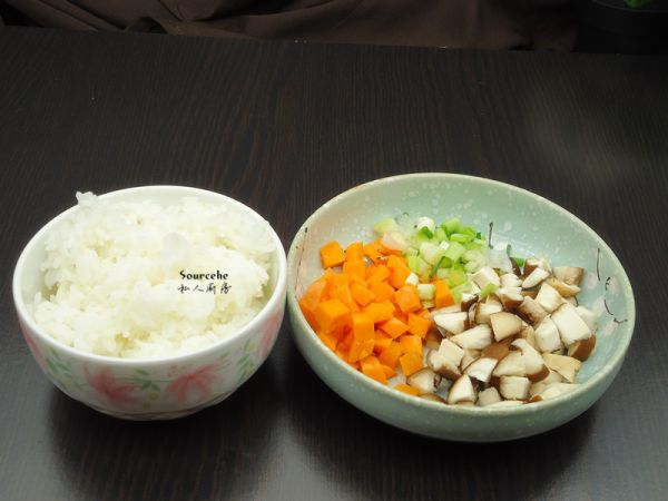 胡萝卜香菇炒饭
