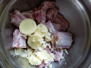 土豆蒸排骨怎么做