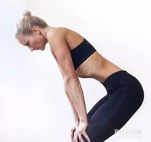 肋骨外翻小腹外凸塌腰 该如何改善呢