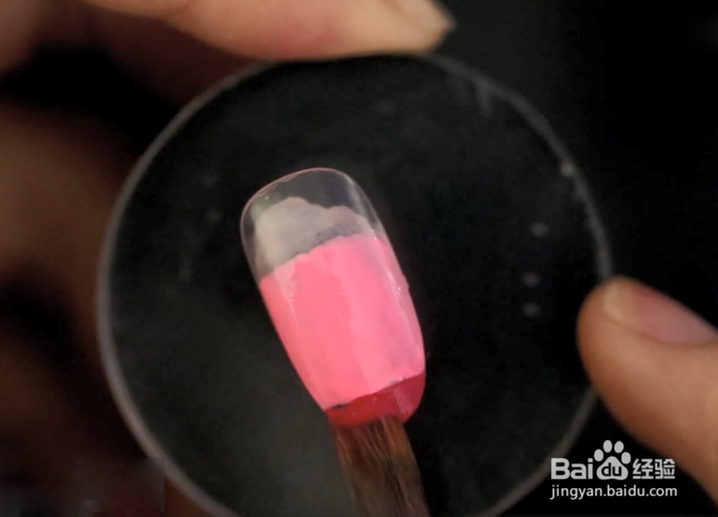 怎样做交错丝带渐变美甲？