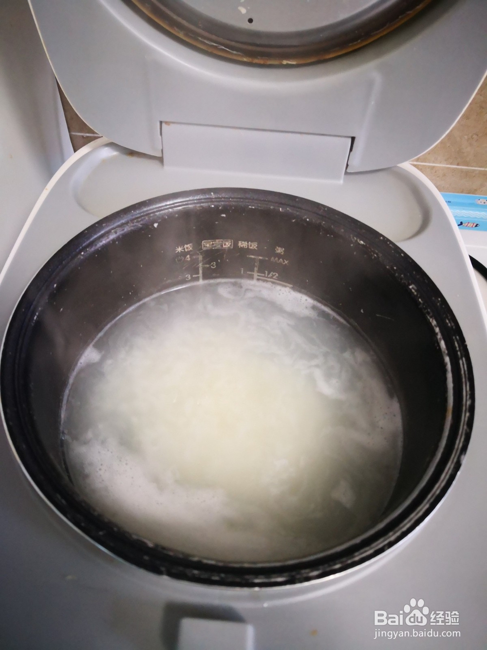 火腿皮蛋粥的做法