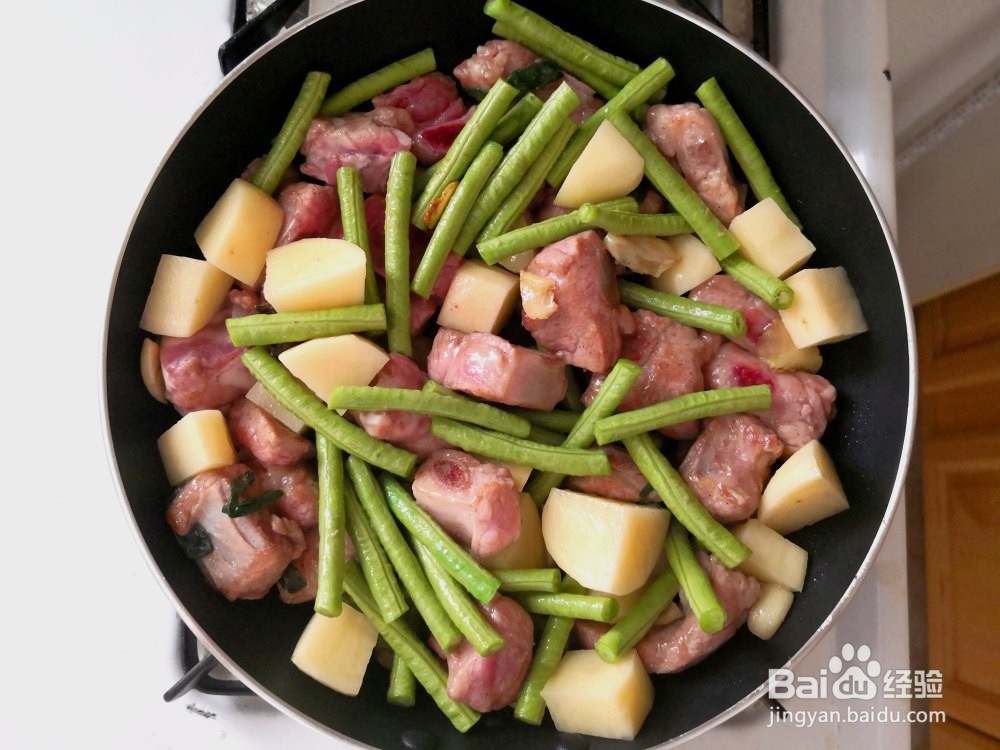 #好久不见#豆角土豆烧排骨的做法