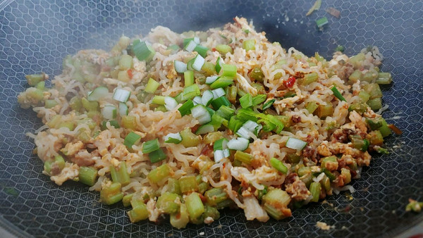 肉酱蛋碎芹菜粉