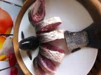 咸鸡蒸鲫鱼如何做