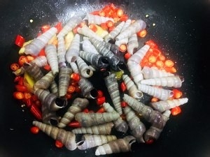 钉螺怎么吃里面的肉