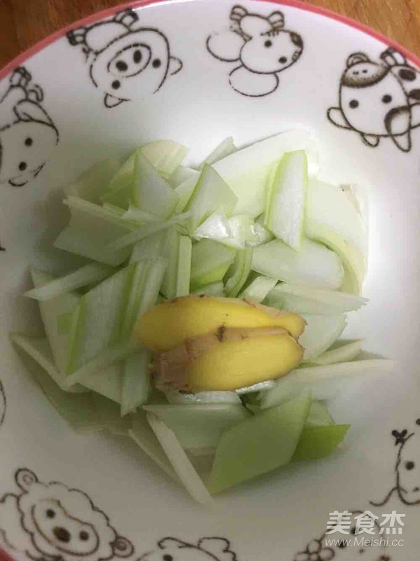 土豆炖排骨的做法