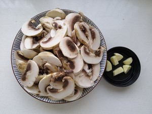 保健养生黑椒口蘑炒牛肉