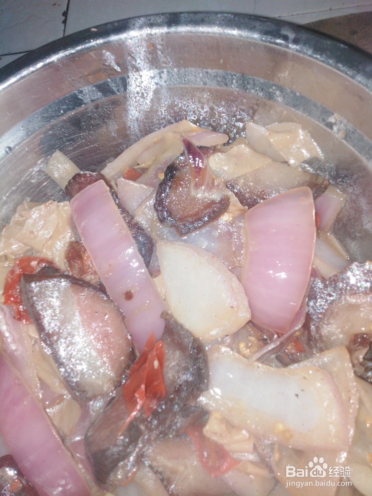 腊肉如何煮炒豆皮丝和洋葱
