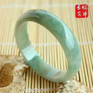 怎样在圣诞节挑选玉石吊坠礼物?