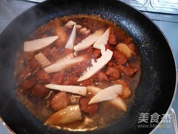 竹笋焖猪肉的做法