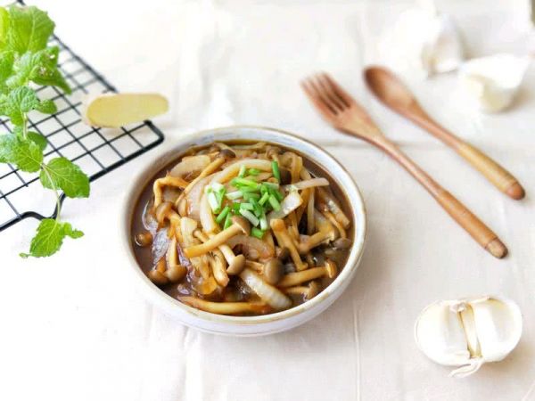 蟹味菇炒洋葱#在“家”打造ins风美食#