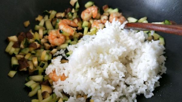 香菇南瓜虾仁炒饭
