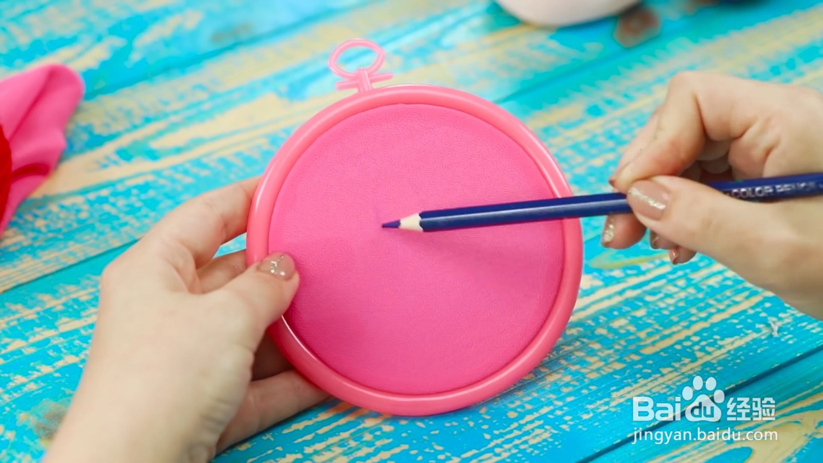 如何DIY绣花装饰品