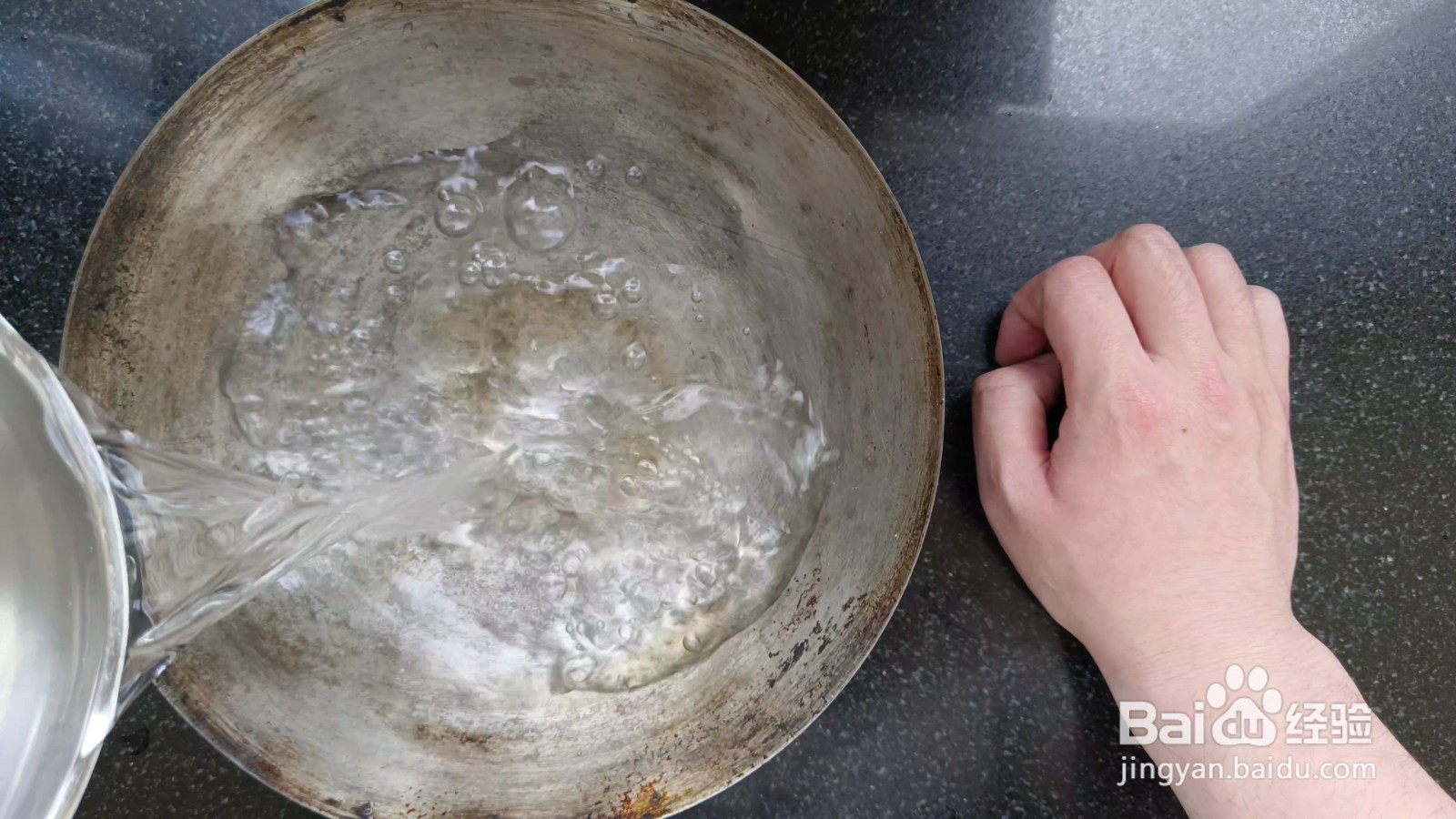 我煮的鸡蛋破皮还不好剥，如何让鸡蛋好剥不破皮