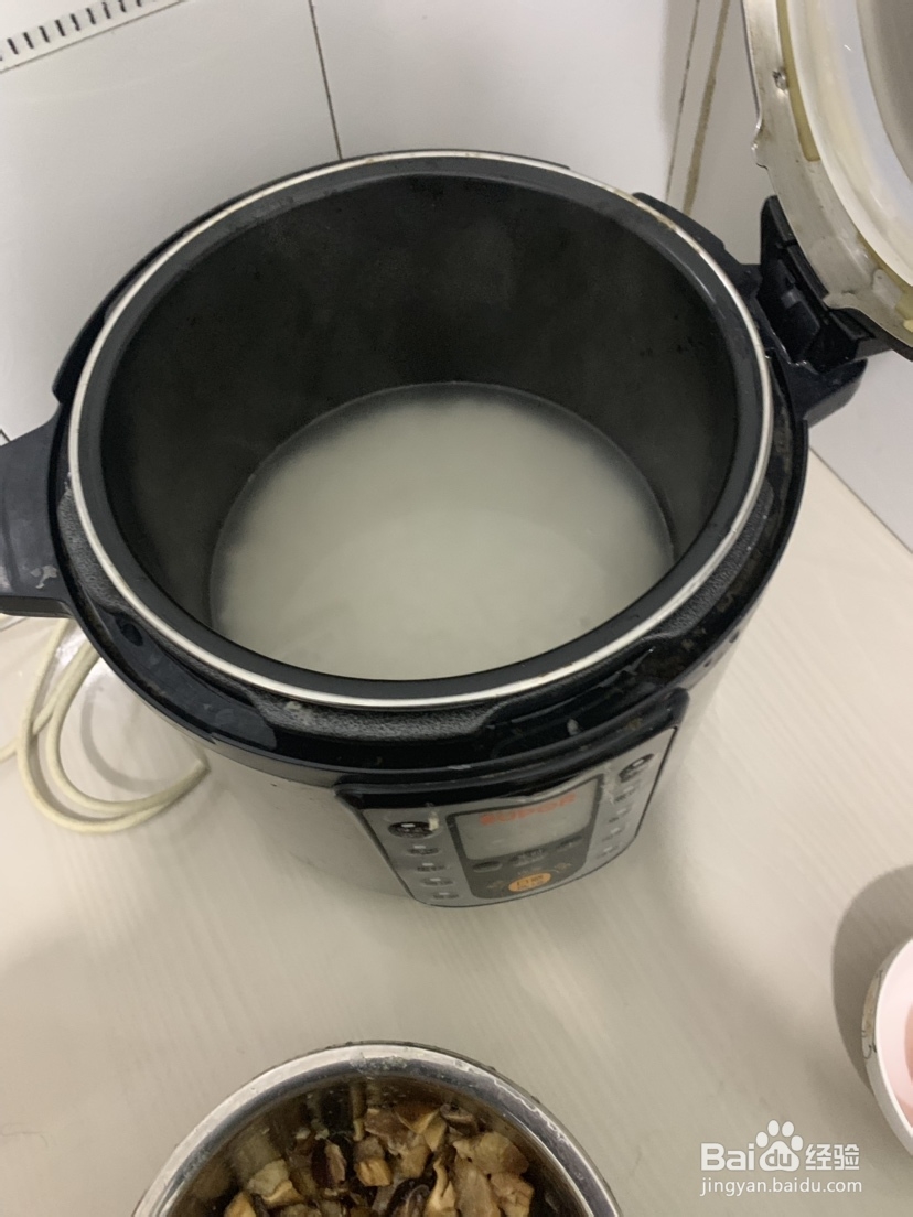 厨爸教你做香菇腊肉焖饭