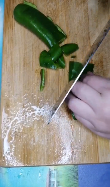 怎么做青椒火腿炒蛋
