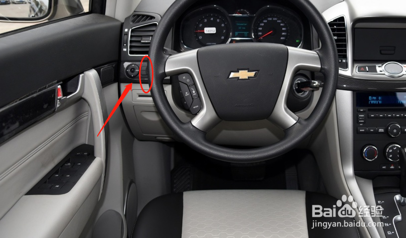 如何调节雪佛兰科帕奇车灯光的高度