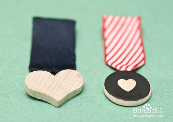 怎么动手做一个情人节礼物(情人节勋章)