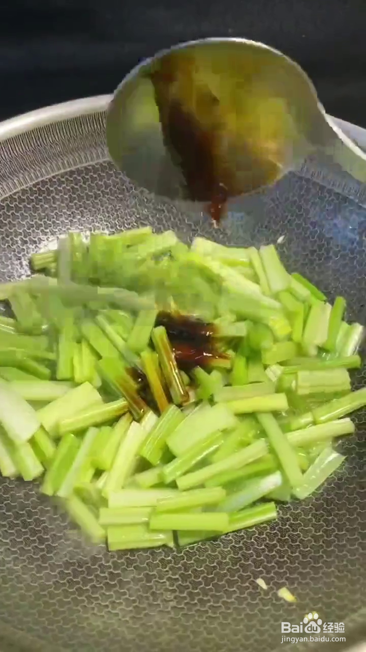 如何炒出简单好吃的芹菜粉条