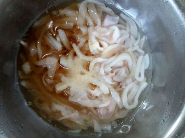 韭菜苔爆炒鱿鱼丝