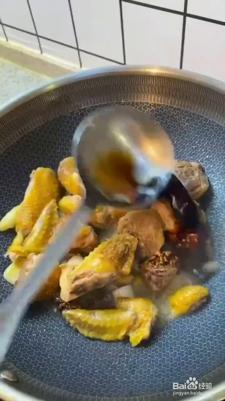 如何制作好吃的小鸡土豆炖蘑菇?