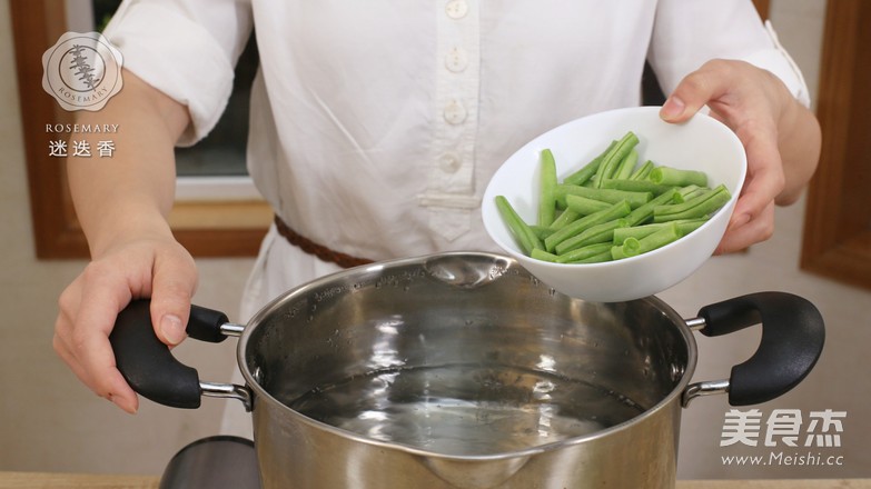 豆角炒鸡胸肉-迷迭香