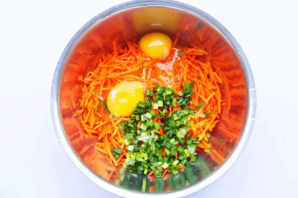 香葱胡萝卜鸡蛋饼