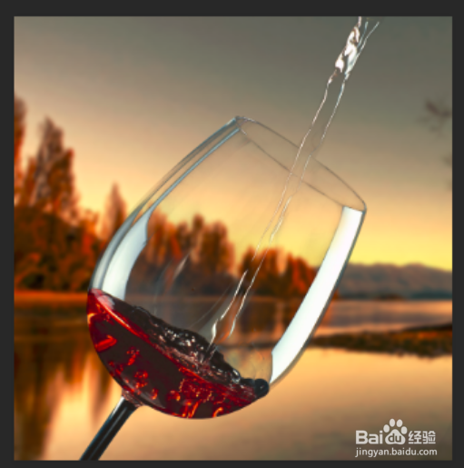 怎么用PS抠出水流入杯子的图片