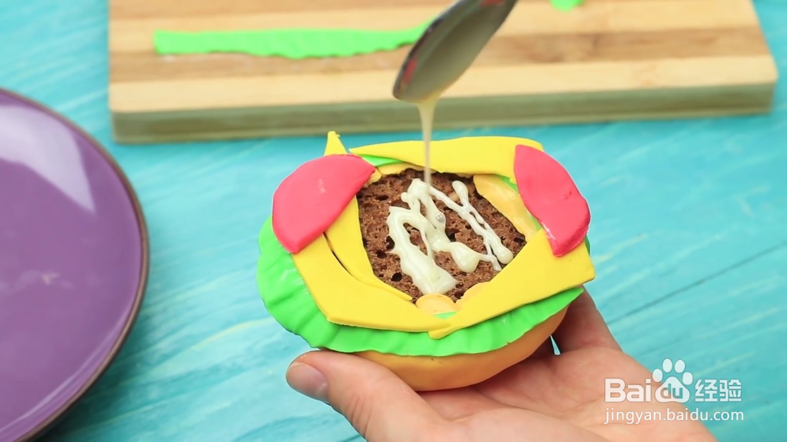 如何用蛋糕制作汉堡