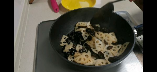 糖醋藕片炒木耳