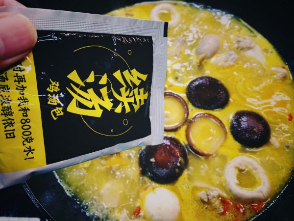 搭配多种蔬菜蘑菇