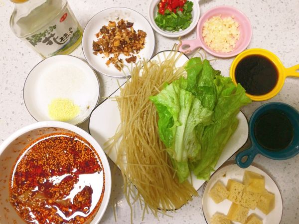 太好吃了～嗦了这碗酸辣粉