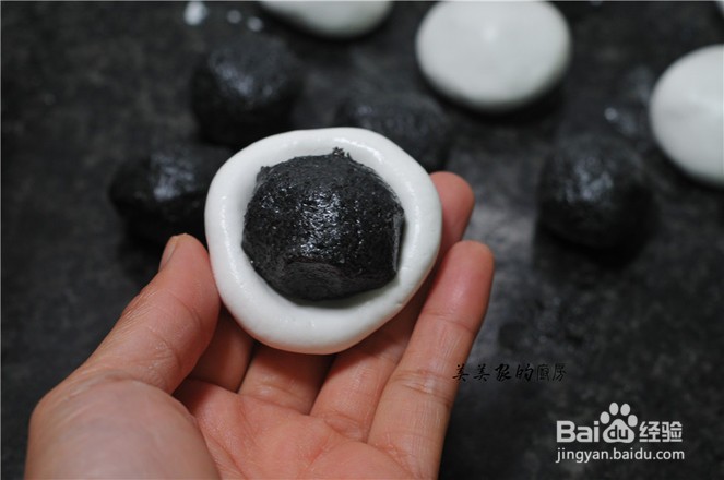 柯基黑芝麻汤圆
