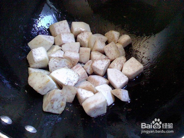 如何在家就能做一份香芋蒸排骨呢?