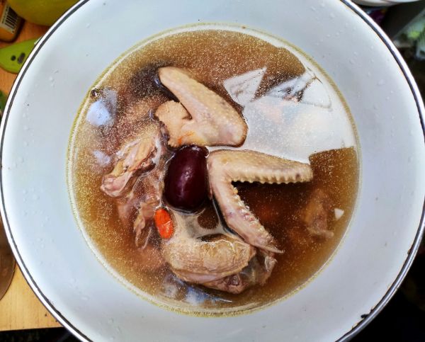 灰枣枸杞老鸽汤