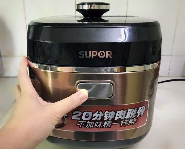 竹蔗茅根猪骨汤