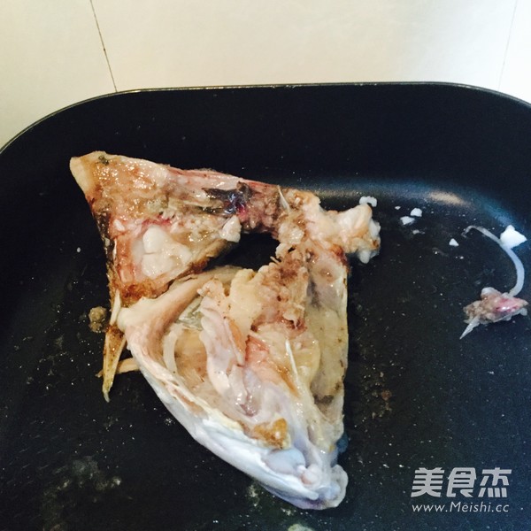 番茄鱼头汤的做法