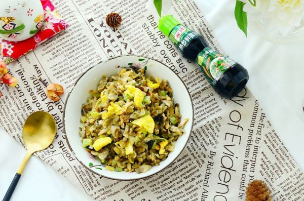 鸡蛋热炒鲜味槐花