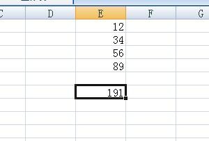 Excel中如何求和？