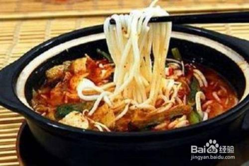 过桥米线的由来是什么？