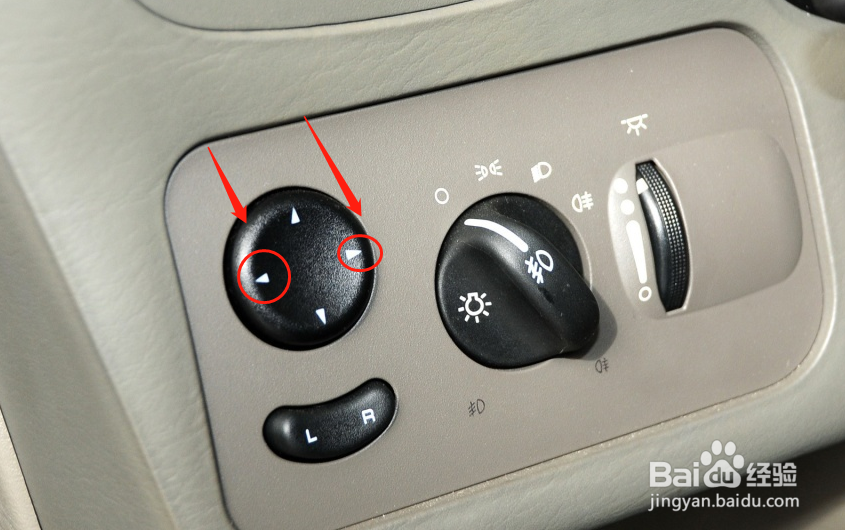 克莱斯勒大捷龙PHEV车辆后视镜调节方法